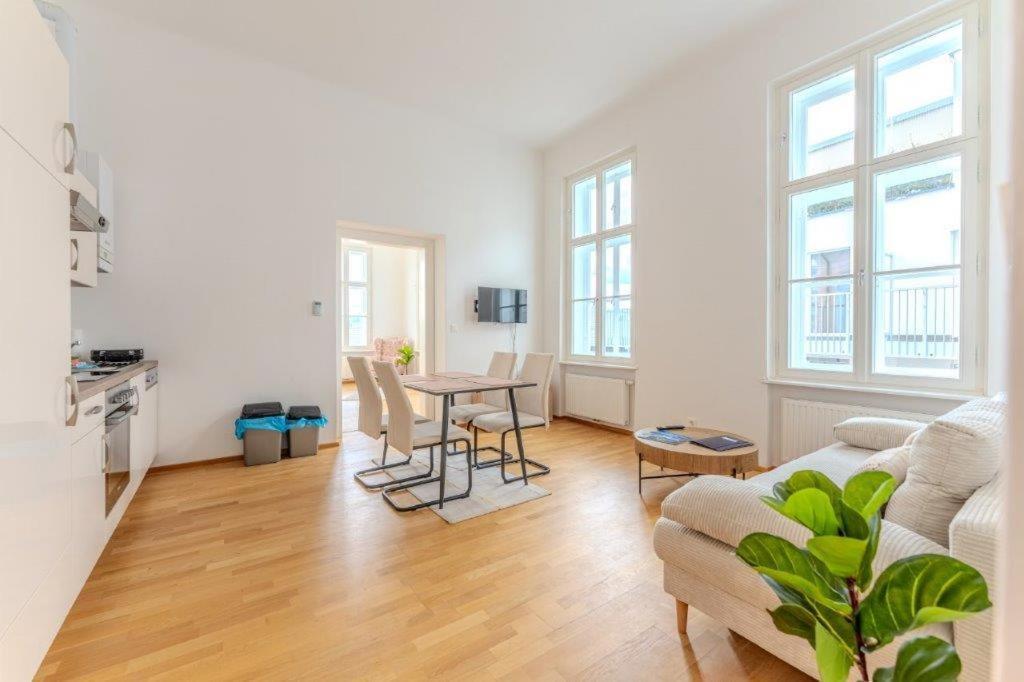 Deluxe Apartments Near The Center 多瑙河畔克雷姆斯 外观 照片